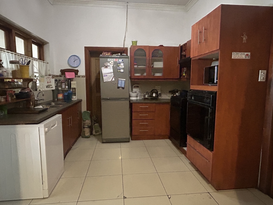 6 Bedroom Property for Sale in Uitsig Western Cape